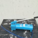 Pompa idraulica manuale OMCN 358/C a due velocità completa di tubo e giunto  rapido